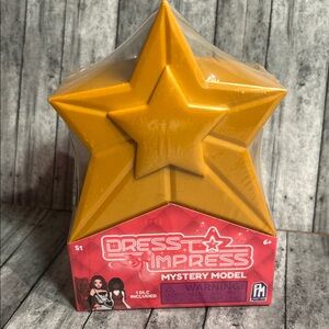 Dress to Impress Mystery Model Star